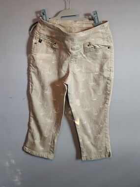 Women’s Beige Sailboat Print Crop Jeans